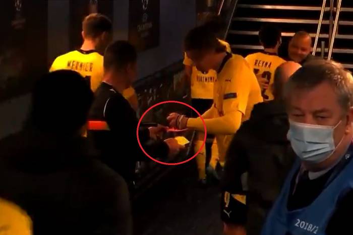 Zaskakująca sytuacja po meczu Borussii Dortmund. Sędzia poprosił o autograf Erlinga Haalanda [WIDEO]