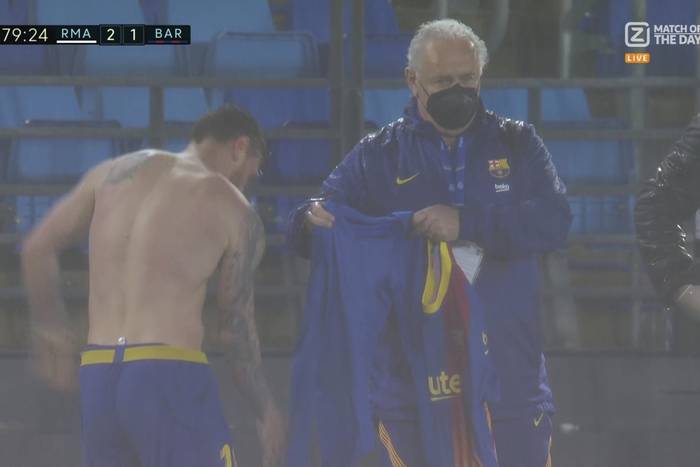 Leo Messi trząsł się z zimna. Nietypowe sceny podczas El Clasico [WIDEO]