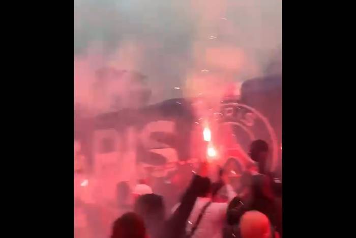 Gorąco przed hitem Ligi Mistrzów! Fani PSG szaleją pod stadionem [WIDEO]