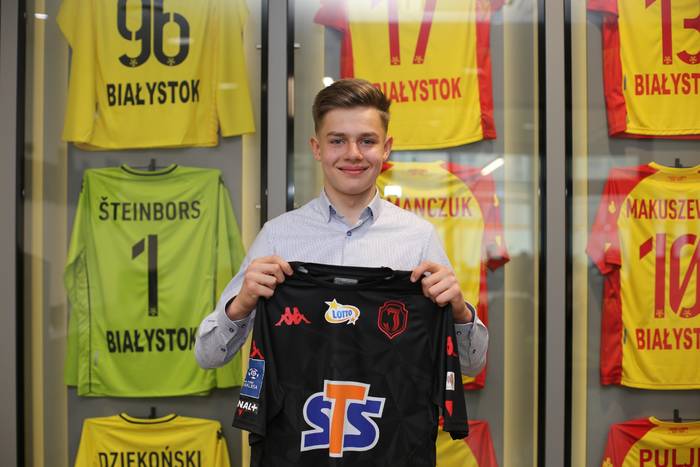 Młody bramkarz podpisał kontrakt z Jagiellonią Białystok. "Jestem dumny i bardzo szczęśliwy"