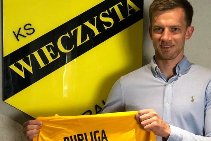 Wieczysta Kraków ściągnęła kolejnego piłkarza z Ekstraklasy. Dostał dwuletni kontrakt