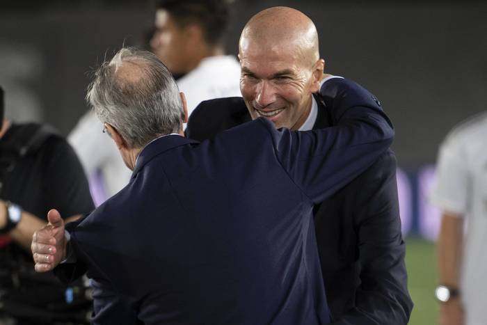 Zinedine Zidane spotka się z Florentino Perezem. Wciąż niepewna przyszłość Francuza