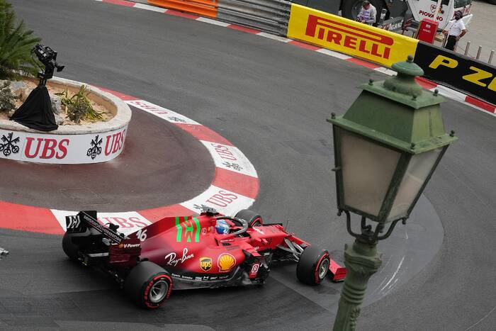 Wywalczył pole position, a nie wystartuje w wyścigu. Wielki pech Charlesa Leclerca