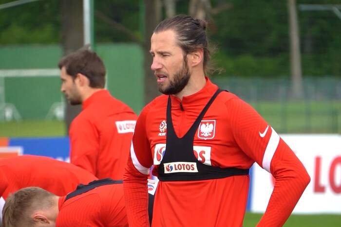 Krychowiak podróżował z przygodami. Jest jednak na zgrupowaniu kadry [WIDEO]