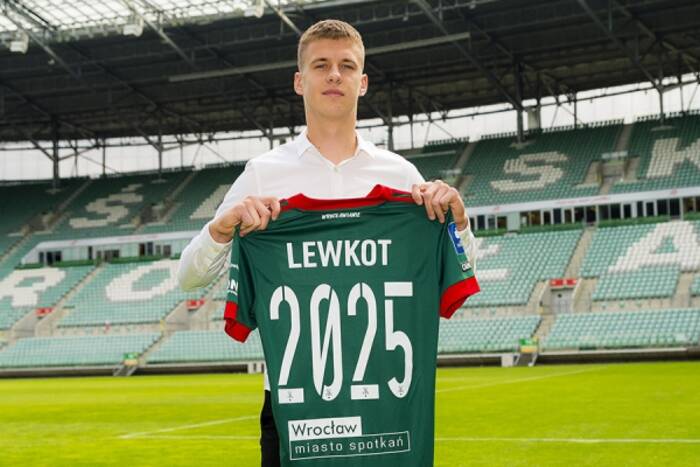 Szymon Lewkot podpisał nowy kontrakt ze Śląskiem Wrocław. "To dla mnie wyjątkowy moment"