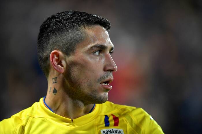 Rumuński piłkarz odmówił gestu klęknięcia przed meczem z Anglią. "Nie wierzę, że to rozwiąże problem rasizmu"