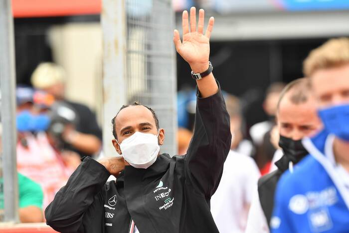 Lewis Hamilton na dłużej w Mercedesie. Mistrz świata podpisał nową umowę