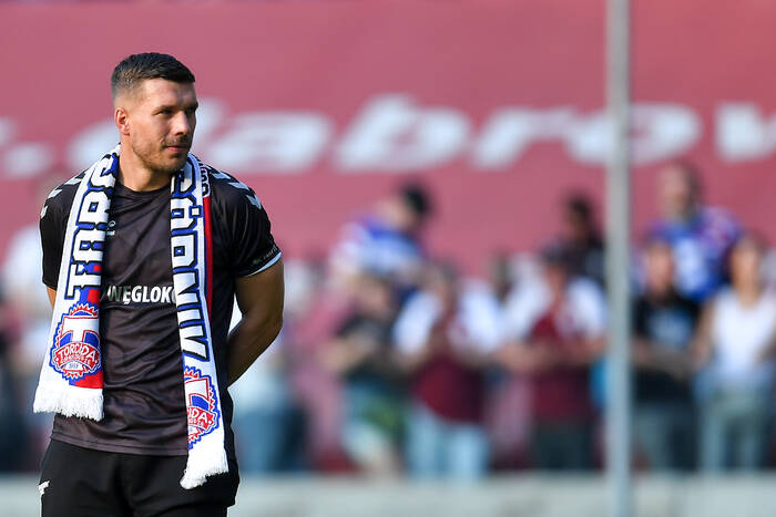 Dlatego Lukas Podolski jeszcze nie zadebiutuje w Ekstraklasie. Trener Górnika wyjaśnił powody