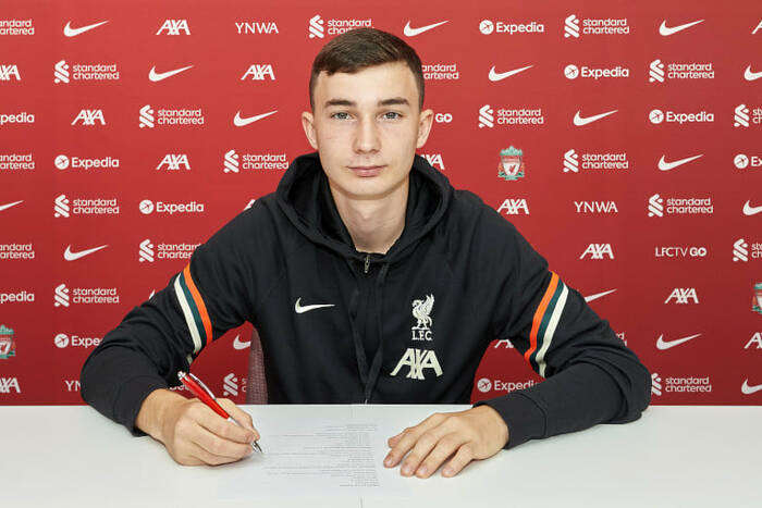Media: Mateusz Musiałowski zostaje w Liverpoolu! Transfer upadł, młody zawodnik nie chce wracać do Polski