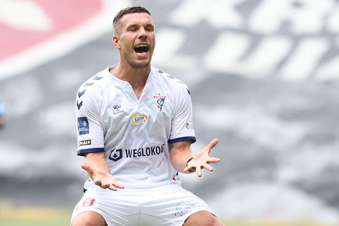 Dyrektor sportowy Górnika Zabrze nakreślił cele przed Lukasem Podolskim. "Uznam to za sukces"