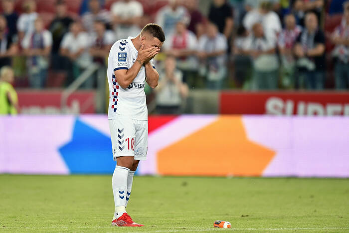 Lukas Podolski przyczynił się do zwycięstwa... Niecieczy. Niemiec spowodował rzut karny [WIDEO]
