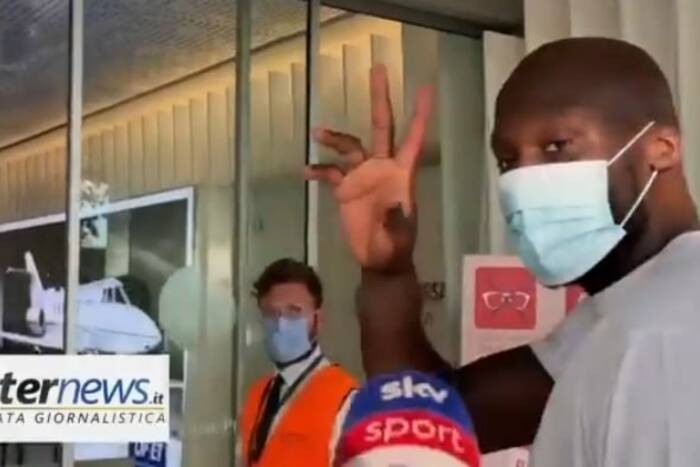 Romelu Lukaku podróżuje do nowego klubu. Belg przyłapany na lotnisku [WIDEO]