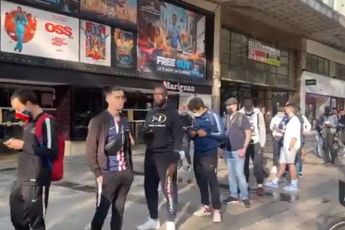 Paryż oszalał na punkcie Leo Messiego. Gigantyczna kolejka po koszulkę z nazwiskiem Argentyńczyka [WIDEO]