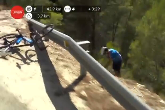 Dramatyczny wypadek na Vuelta a Espana. Legendarny kolarz wypadł z szosy [WIDEO]