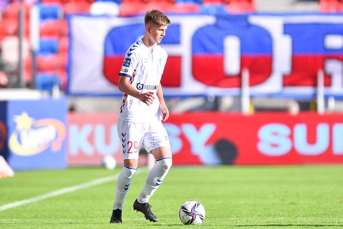 Młody pomocnik cieszy się z szansy w Górniku Zabrze. "Mocno podglądam Lukasa Podolskiego"