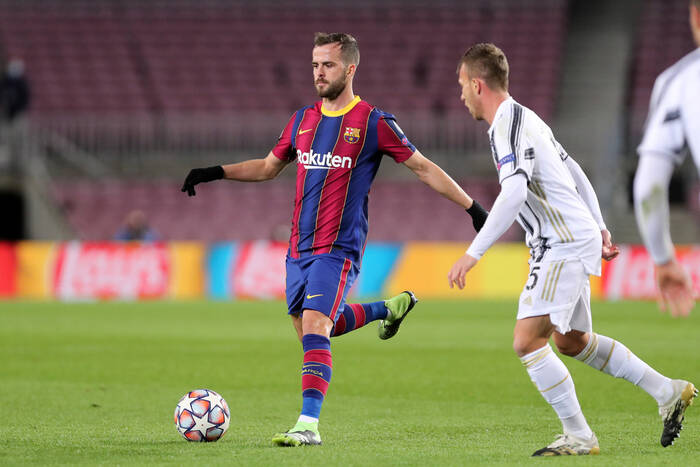 Media: Xavi szykuje zmiany w składzie. Miralem Pjanić ma zagrać w najbliższym meczu FC Barcelony