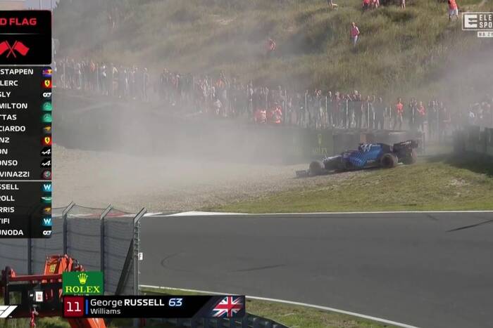 Verstappen ruszy z pole position, wyprzedził Hamiltona o włos. Latifi i Russell rozbili bolidy [WIDEO]