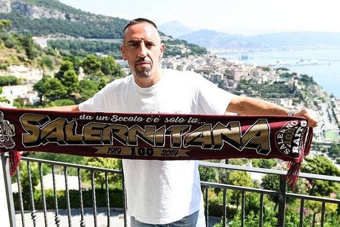 Franck Ribery oficjalnie w nowym klubie. Tłumy kibiców na prezentacji Francuza [WIDEO]
