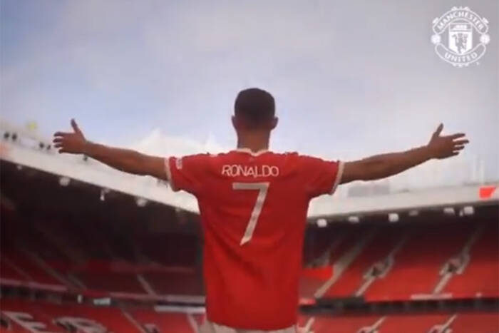 Cristiano Ronaldo zdradził, jak długo chce grać w Manchesterze United. "Nie przyjechałem tu na wakacje" Cristiano Ronaldo zdradził, jak długo chce grać w Manchesterze United. "Nie przyjechałem tu na wakacje"