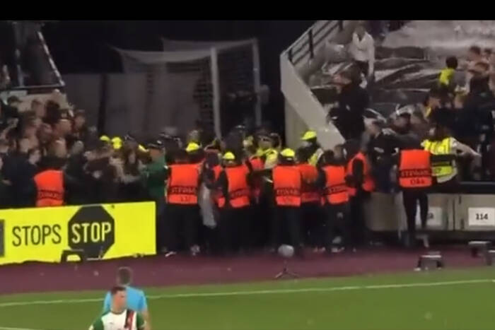 Zamieszki podczas meczu West Hamu z Rapidem Wiedeń. W ruch poszła gigantyczna butelka [WIDEO]