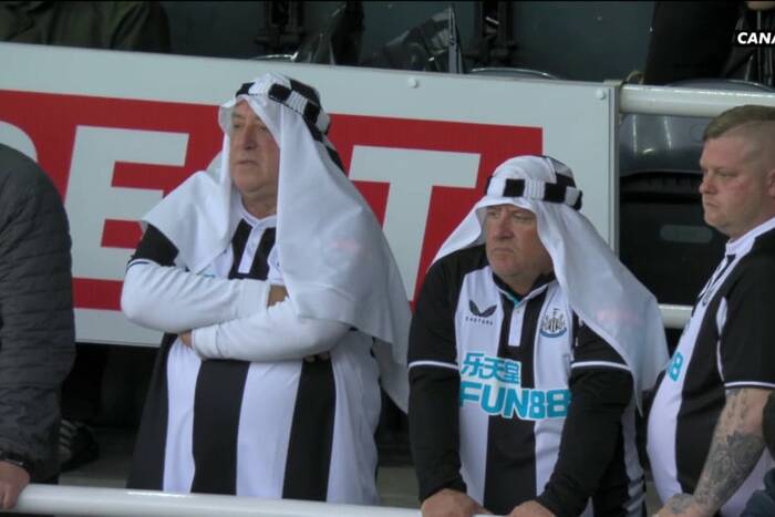Newcastle United z kuriozalnym apelem do kibiców. "Taki ubiór może urazić inne osoby"