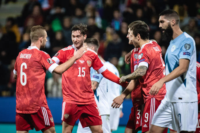 Rosyjscy piłkarze mogą zmierzyć się z grupowym rywalem Polski. Zaskakujący pomysł sparingu