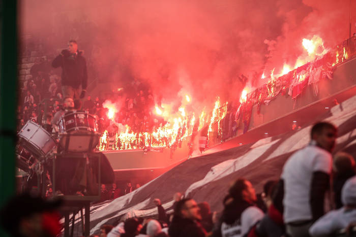 Kibice Legii Warszawa podpalili własny stadion. Chwile grozy przy Łazienkowskiej