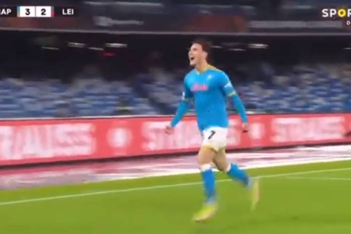 Pięć bramek w Neapolu i awans Napoli w Lidze Europy! Cudowne zagranie Piotra Zielińskiego dało gola [WIDEO]