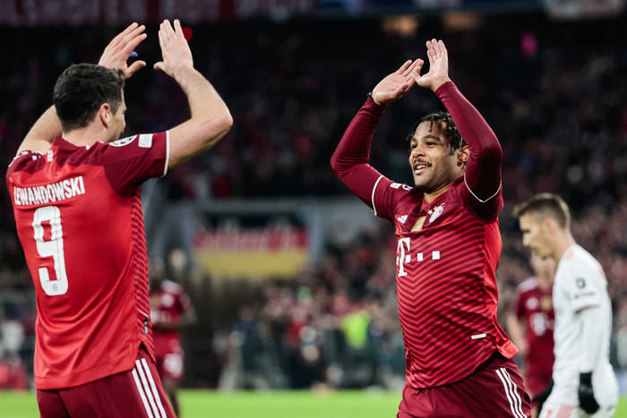 Bayern Monachium rozbił VfB Stuttgart. Serge Gnabry i Robert Lewandowski dali prawdziwy show [WIDEO]