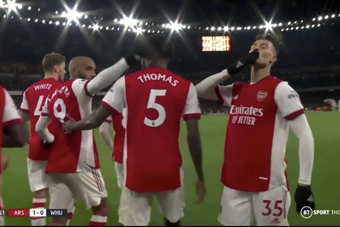 Świetne interwencje Fabiańskiego na nic. Arsenal górą w derbach Londynu [WIDEO]