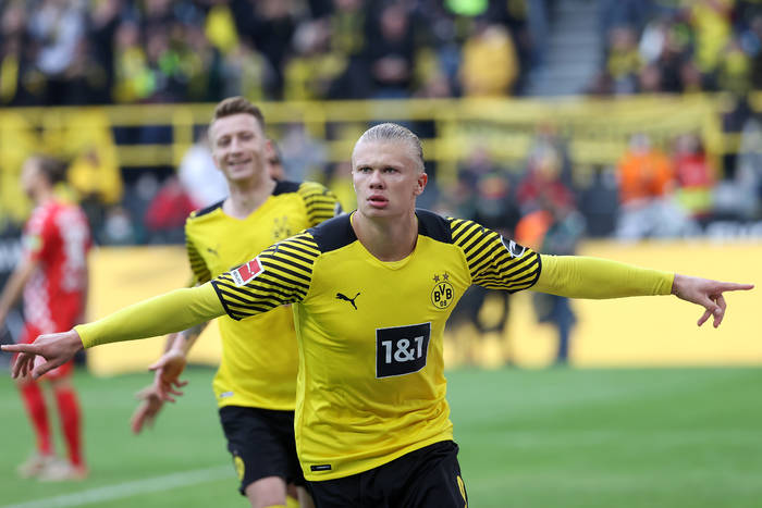 Borussia Dortmund nie chce czekać do lata. Liczy na szybką decyzję Erlinga Haalanda