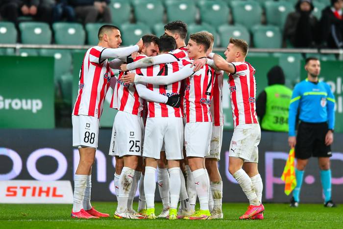 Niesamowita parada bramkarza Cracovii! Trwa fatalna seria Śląska Wrocław [WIDEO]