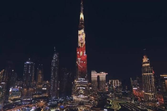 Niesamowite sceny w Dubaju! Wizerunek Roberta Lewandowskiego na najwyższym budynku świata [ZDJĘCIE]