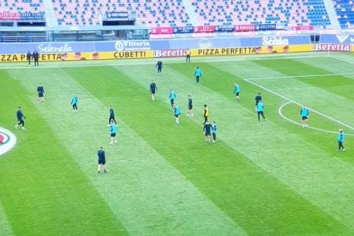 Kompletny chaos w Serie A. Piłkarze Interu przybyli na mecz, zastał ich pusty stadion Kompletny chaos w Serie A. Piłkarze Interu przybyli na mecz, zastał ich pusty stadion