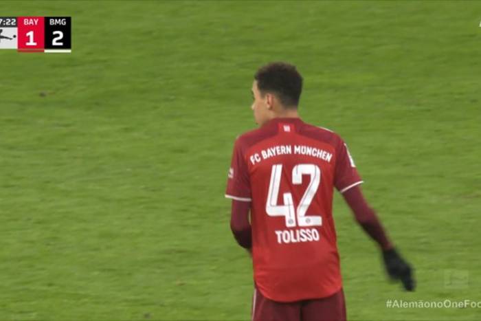 Niecodzienna wpadka w meczu Bayernu. Piłkarz grał z cudzym nazwiskiem na koszulce [ZDJĘCIE]