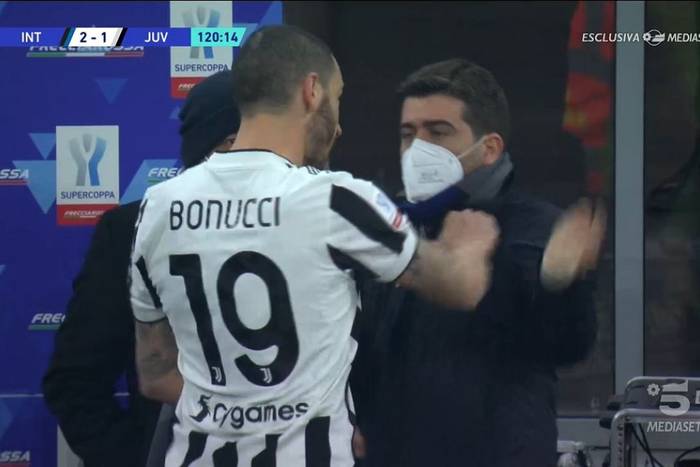 Leonardo Bonucci wpadł w furię. Piłkarz Juventusu ruszył na pracownika Interu [WIDEO]