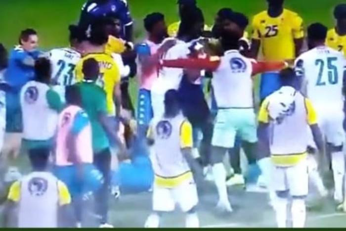 Bójka na Pucharze Narodów Afryki! Piłkarze nie opanowali emocji po kontrowersyjnym golu [WIDEO]
