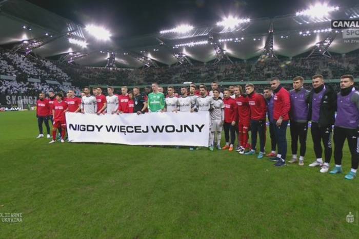 "Nigdy więcej wojny". Kluby Ekstraklasy solidaryzują się z Ukrainą