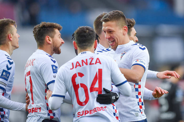 Świetny mecz Lukasa Podolskiego! Górnik Zabrze pokonał Cracovię [WIDEO]
