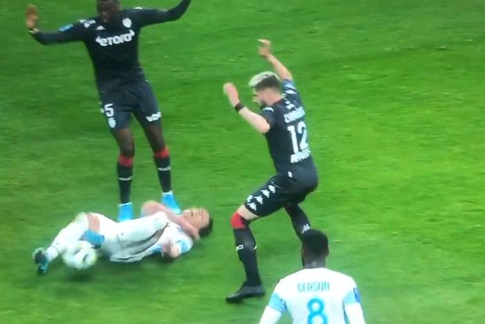 Duże kontrowersje w meczu Marsylii z Monaco. Arkadiusz Milik bez gola, choć mógł wywalczyć rzut karny [WIDEO]