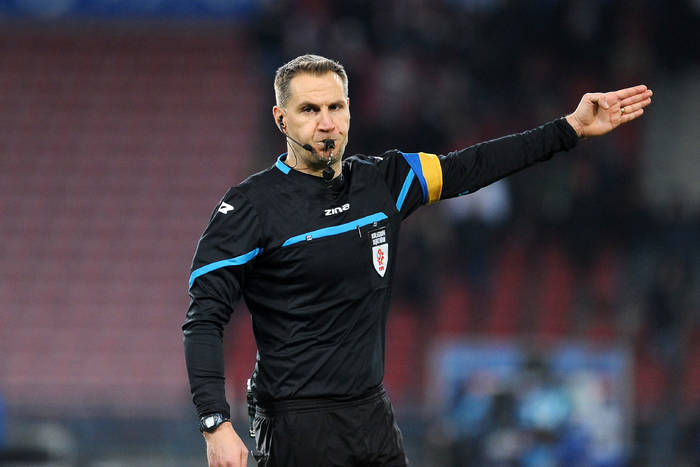 Polski sędzia odsunięty od kolejnego meczu w Lidze Mistrzów! UEFA przyznaje się do błędu Marciniaka?