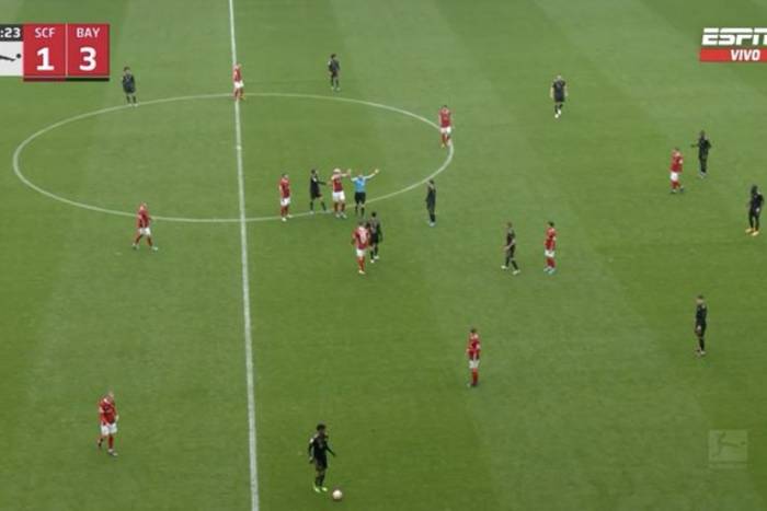 Kuriozalna sytuacja w meczu Bayernu Monachium. Mistrzowie Niemiec grali w dwunastu
