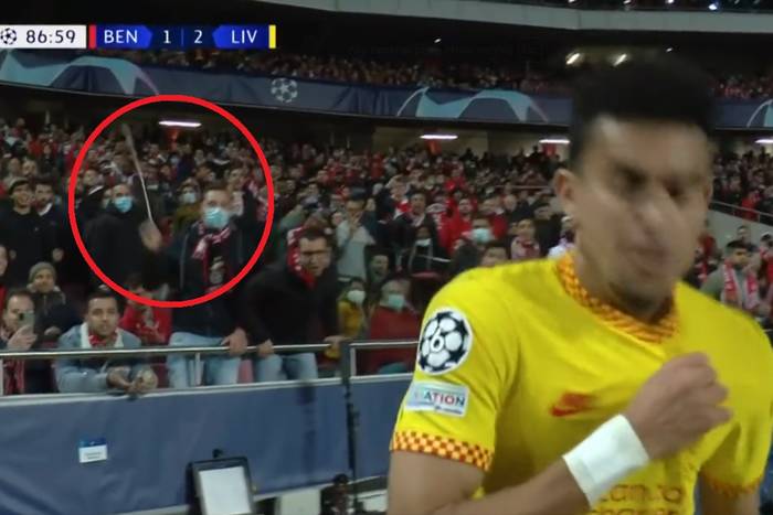 Karygodne wybryki kibiców Benfiki. Piłkarz Liverpoolu miał szczęście, że nic mu się nie stało [WIDEO]