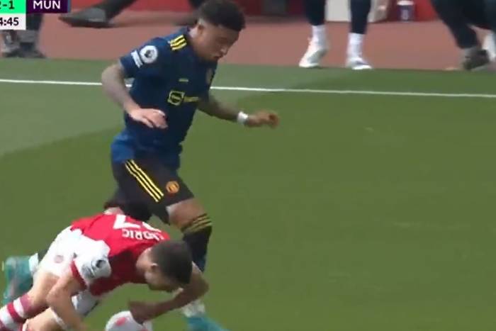 Cristiano Ronaldo przeszedł do historii, ale Manchester United przegrał. Kontrowersje na The Emirates [WIDEO]