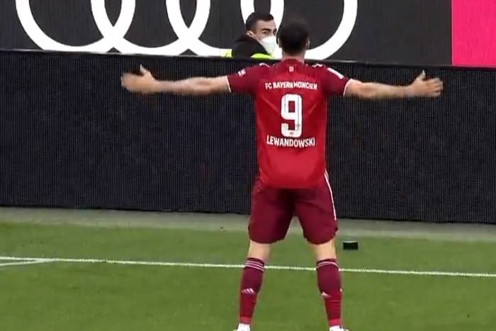 Lewandowski znowu to zrobił! Gol Polaka w Der Klassiker! Bayern krok od mistrzostwa [WIDEO]