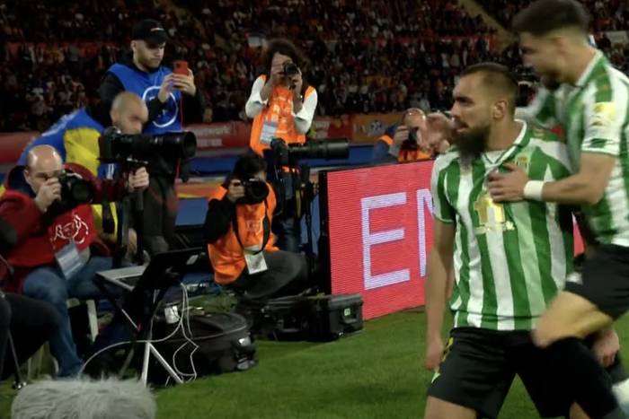 Real Betis zdobywcą Pucharu Króla! 40-letni Joaquin cieszy się z kolejnego trofeum [WIDEO]