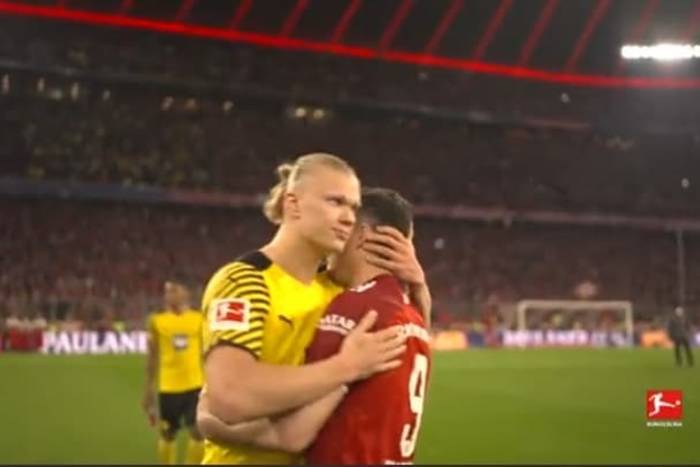 Tak Lewandowski i Haaland zachowali się po meczu Bayernu z Borussią. "Wielki szacunek" [WIDEO]