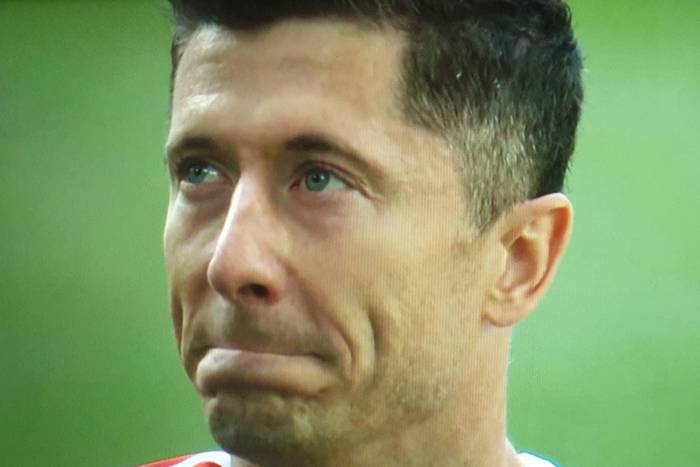 Zapłakany Lewandowski pożegnał się z kibicami. Czy to koniec Polaka w Bayernie?! [WDIEO]