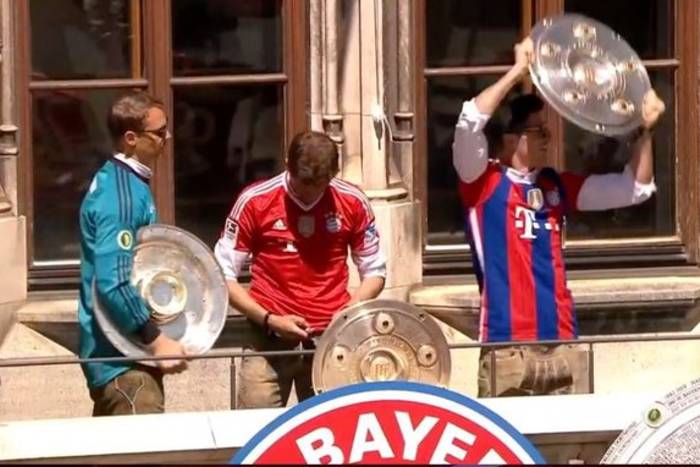 Zastanawiające zachowanie Lewandowskiego. Włożył koszulkę Bayernu w barwach Barcelony [ZDJĘCIA]