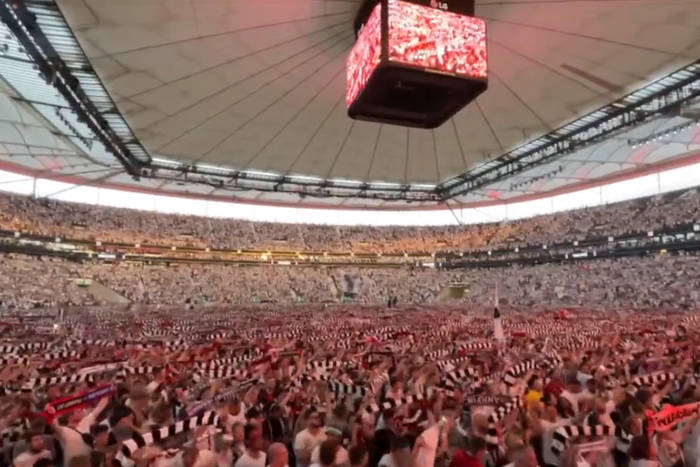 Niesamowite obrazki na stadionie Eintrachtu! Tak 50 tysięcy kibiców zareagowało na gola z Rangersami [WIDEO]